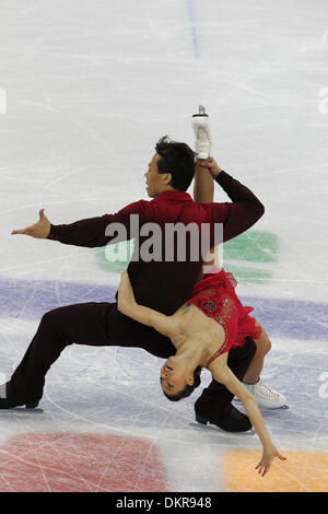 15 février 2010 - Vancouver, Colombie-Britannique, Canada - Patinage artistique - patinage libre Couples champions olympiques SHEN XUE et ZHAO HONGBO concurrence dans l'épreuve des couples de patinage artistique aux Jeux Olympiques d'hiver de 2010 à Vancouver. L'équipe de la Chine a remporté la médaille d'or. (Crédit Image : © PhotoXpress/ZUMA Press) Banque D'Images