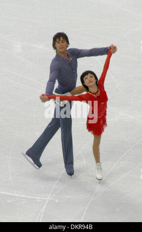 15 février 2010 - Vancouver, Colombie-Britannique, Canada - Patinage Artistique Patinage libre Couples - Fédération de Russie les patineurs olympiques Yuko Kawaguchi et Alexander Smirnov concurrence dans l'épreuve des couples de patinage artistique aux Jeux Olympiques d'hiver de 2010 à Vancouver. L'équipe russe s'est classé quatrième. (Crédit Image : © PhotoXpress/ZUMA Press) Banque D'Images