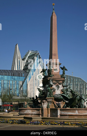 Sachsen Leipzig Augustusplatz Universität Mendebrunnen Augustus square place University Banque D'Images