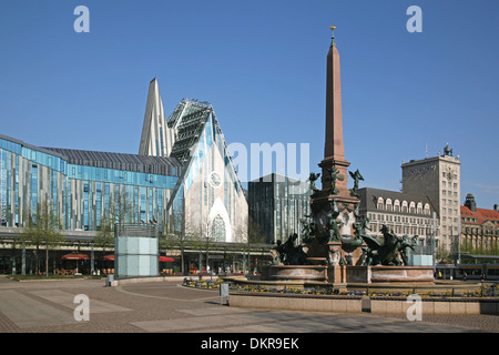 Sachsen Leipzig Augustusplatz Universität Mendebrunnen Augustus square place University Banque D'Images