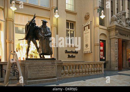 Sachsen Leipzig Auerbachs Keller Mädler Passage Faust Statue Banque D'Images