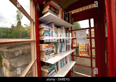 Cabine téléphonique ou utilisé comme une bibliothèque stand Banque D'Images