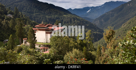 Trongsa Dzong, Bhoutan, surplombant la vallée de la rivière Mangde, vue panoramique Banque D'Images