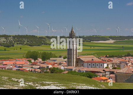 Ampudia, Castille, Castille, León, Palencia, Province, beffroi, église, ville, énergie, paysage, pueblo, Espagne, Europe, le vent Banque D'Images