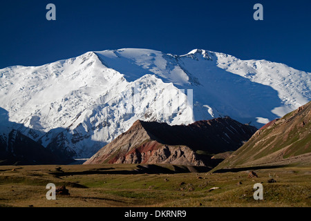 Le pic Lénine, gamme Trans-Alay, montagnes du Pamir, au Tadjikistan et au Kirghizistan, l'Asie centrale Banque D'Images