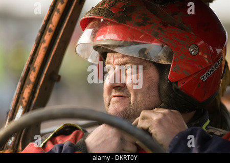 Banger racing pilote racer course de voitures de stock car races demo Destruction Derby de démolition derbys casque open face face helm Banque D'Images