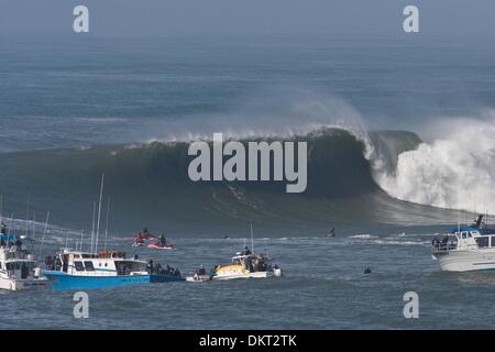 13 févr. 2010 - Half Moon Bay, Californie, USA - Aperçu de l'arène 2019 à Mavericks. (Crédit Image : Â© Jason Murray/A-Frame/ZUMAPRESS.com) Banque D'Images