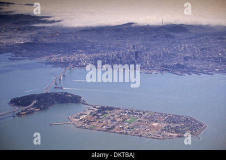Plus d'antenne de l'île au trésor, la baie de San Francisco, et le centre-ville de San Francisco, Californie (c.2003) Banque D'Images