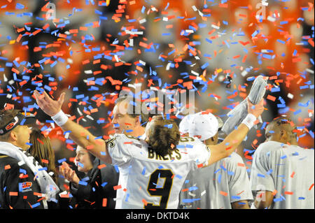 Feb 07, 2010 - Miami, Floride, USA - New Orleans Saints quarterback Drew Brees célèbre après les Saints battre les Indianapolis Colts 31-17 au Super Bowl XLIV au Sun Life Stadium. (Crédit Image : © JB Skipper/ZUMA Press) Banque D'Images