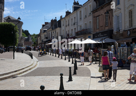 Amboise, France, en été. Quelques touristes dans le restaurant de la ville. Banque D'Images