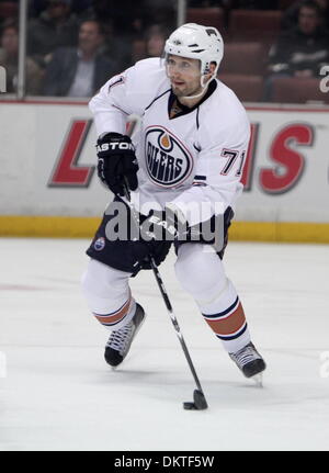 Lubomir Visnovsky défenseur des Oilers d'Edmonton de la Slovaquie est photographié au cours d'un match de hockey contre les Ducks d'Anaheim à Anaheim, Californie, mercredi 10 février, 2010. (Images de la Presse canadienne/Mark Samala) Banque D'Images