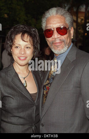 MORGAN FREEMAN & MYRNA.acteur et épouse.LA, USA.02/04/2001.BG63B33AC. Banque D'Images