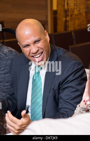 Cory Booker, ancien maire de Newark, NJ et récemment élu sénateur de New Jersey, à un dîner de charité à New York Banque D'Images