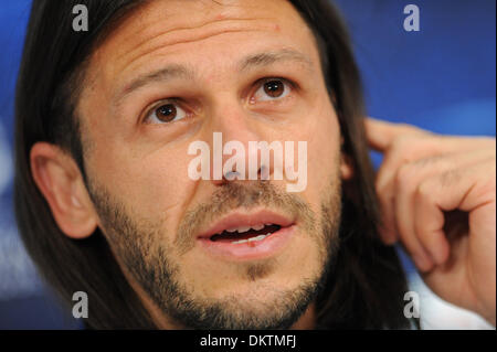 Munich, Allemagne. 09Th Dec, 2013. Manchester City's Martin Demichelis tient une conférence de presse à l'Allianz Arena de Munich, Allemagne, 09 décembre 2013. Manchester United rencontrera le Bayern Munich dans le dernier match de la phase de groupe de la Ligue des Champions saison 2013-2014 le 10 décembre 2013. Photo : Andreas GEBERT/dpa/Alamy Live News Banque D'Images