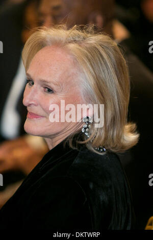 Washington, DC. Dec 8, 2013. L'actrice Glenn Close assiste à une réception à la Maison Blanche pour le Centre Kennedy 2013 personnes honorées, le 8 décembre 2013 à Washington, DC. Credit : Kristoffer Tripplaar / Piscine via CNP/dpa/Alamy Live News Banque D'Images