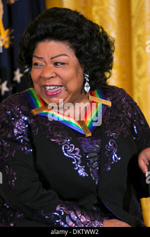 Washington, DC. Dec 8, 2013. Kennedy Center Honoree Martina Arroyo assiste à une réception à la Maison Blanche pour le Centre Kennedy 2013 personnes honorées, le 8 décembre 2013 à Washington, DC. Credit : Kristoffer Tripplaar / Piscine via CNP/dpa/Alamy Live News Banque D'Images
