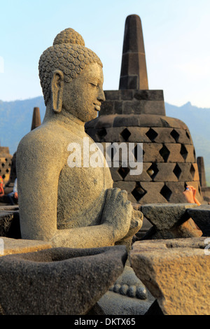 Temple bouddhiste Mahayana (8e siècle), Borobudur, près de Magelang, Central Java, Indonésie Banque D'Images