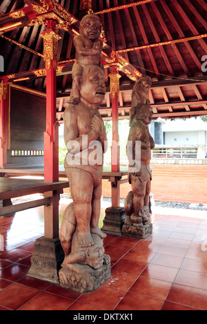 L'intérieur de temple balinais Sono Budoyo museum, Yogyakarta, Java, Indonésie Banque D'Images