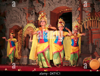 Danses traditionnelles à Ubud Palace, Ubud, Bali, Indonésie Banque D'Images