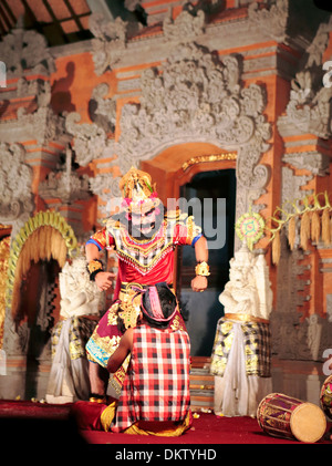 Danses traditionnelles à Ubud Palace, Ubud, Bali, Indonésie Banque D'Images