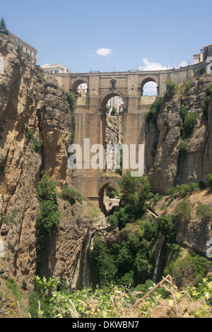 La gorge El Tajo et la 18e siècle 'Puente Nuevo' (nouveau pont), Ronda, Andalousie, Espagne Banque D'Images