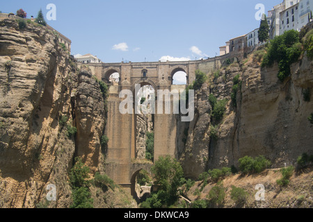 La gorge El Tajo et la 18e siècle 'Puente Nuevo' (nouveau pont), Ronda, Andalousie, Espagne Banque D'Images