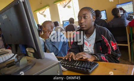 Classe de l'ordinateur à l'école technique à Naivasha, Kenya, Afrique de l'Est. Banque D'Images