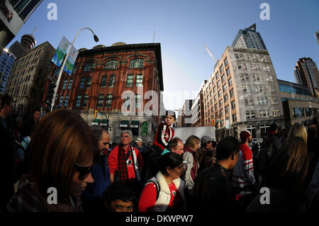 19 févr. 2010 - Vancouver, Colombie-Britannique, Canada - les rues de Vancouver, C.-B. ont prennent vie grâce à l'activité durant les Jeux Olympiques d'hiver de 2010, la ville est l'hôte. (Crédit Image : © Jed Conklin/ZUMA Press) Banque D'Images