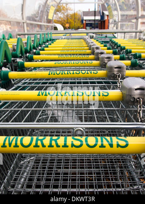 Chariots de supermarché Morrisons dans un trolley park Banque D'Images