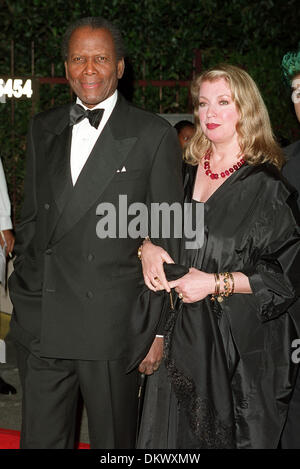 SIDNEY POITIER, JOANNA SHIMKUS.ACTEUR ET FEMME.UNIVERSEL , LA, USA.03/03/2001.BF80G24AC. Banque D'Images