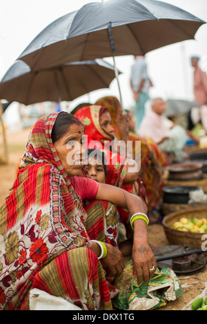 Les femmes vendent au marché dans l'État du Bihar, en Inde. Banque D'Images