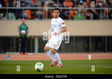 Stade National, Tokyo, Japon. Dec 8, 2013. Yuya (Hashiuchi Vortis), 8 décembre 2013 - Football : 2013 J1 championnat Promotion match final entre Kyoto Sanga F.C. 0-2 Tokushima Vortis. au Stade National, Tokyo, Japon. Credit : AFLO/Alamy Live News Banque D'Images