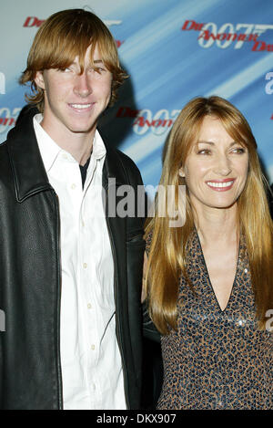 JANE SEYMOUR & SEAN FLYNN.ACTRICE & SON USA.Shrine Auditorium, LOS ANGELES.11/11/2002.LAC10961. Banque D'Images