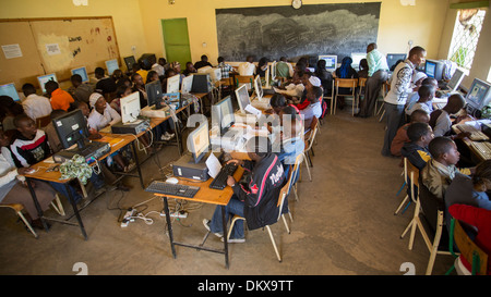 Classe de l'ordinateur à l'école technique à Naivasha, Kenya, Afrique de l'Est. Banque D'Images