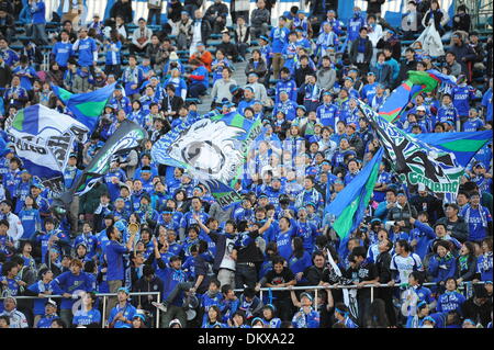 Stade National, Tokyo, Japon. Dec 8, 2013. Tokushima Vortis fans, le 8 décembre 2013 - Football : 2013 J1 championnat Promotion match final entre Kyoto Sanga F.C. 0-2 Tokushima Vortis. au Stade National, Tokyo, Japon. Credit : AFLO/Alamy Live News Banque D'Images