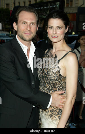 CHRISTIAN SLATER & RYAN HADDON.ACTEUR ET FEMME.S Angeles, USA.Chinese Theatre, à Hollywood, LO.11/06/2002.LAB5142. Banque D'Images