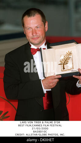 21 mai 2000 - Lars Von Trier & PALME D'OR.MEILLEUR FILM, FESTIVAL DE CANNES.21/05/2000.BA28D10C.CREDIT : crédit(Image : © Photos Globe/ZUMAPRESS.com) Banque D'Images