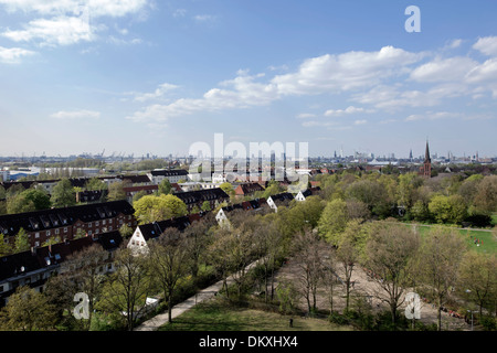 Voir l'énergie de toit, bunker, IBA, Internationale Bauausstellung, Wilhelmsburg , Hambourg, Allemagne Banque D'Images