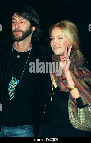 KATE HUDSON ET CHRIS ROBINSON.ACTRICE & MARI.LOS ANGELES, USA.10/12/2001.BN78F32 Banque D'Images