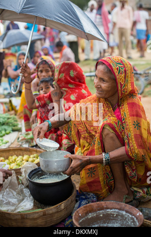 Les femmes vendent au marché dans l'État du Bihar, en Inde. Banque D'Images
