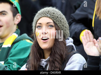 Eugene, OR, USA. 29 nov., 2013. 29 novembre 2013 : une fan de canard de l'Oregon avant le début de la guerre civile de 2013 entre l'Oregon Oregon State Beavers et l'Oregon Ducks at Autzen Stadium, Eugene, OR © csm/Alamy Live News Banque D'Images