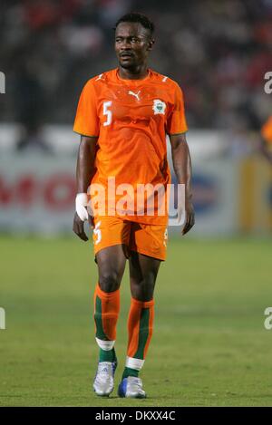 Avril 19, 1942 - Stade du Caire, LE CAIRE, ÉGYPTE - DIDIER ZOKORA.CÔTE D'IVOIRE.LA LIBYE V CÔTE D'IVOIRE.LE CAIRE Le Caire, Egypte,STADE.24-Jan-06.DIK41029.K47873.APERÇU DE LA COUPE DU MONDE 2006.(Image Crédit : © Globe Photos/ZUMAPRESS.com) Banque D'Images