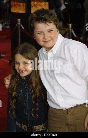 1er janvier 1980 - Westwood, CA, USA - K31832KI - .SEABISCUIT - PREMIÈRE MONDIALE -.MANN VILLAGE THEATRE, Westwood,.CA - 07/22/2003 - . KATHRYN INDIEK / 2003 -.SPENCER BRESLIN ET SŒUR ABIGAIL BRESLIN.(Image Crédit : © Globe Photos/ZUMAPRESS.com) Banque D'Images