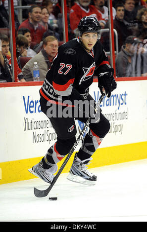 8 janv. 2010 - Raleigh, Caroline du Nord), USA - les Hurricanes de la Caroline (27) BRETT CARSON comme les Hurricanes de la Caroline à l'encontre de l'Avalanche du Colorado avec un score final de 2-1 qu'ils ont joué à la RBC Centre situé à Raleigh. Copyright 2010 Jason Moore. (Crédit Image : © Jason Moore/ZUMApress.com) Banque D'Images