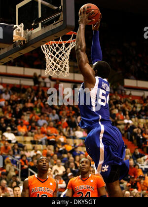 16 janvier 2010 - Auburn, Massachusetts, USA - Patrick Patteson claqua deux de ses 12 points dans le Kentucky défait Auburn 72-67 le samedi 16 janvier 2010 à Auburn, AL. Photo par Mark Cornelison | Personnel. (Crédit Image : © Lexington Herald-Leader/ZUMApress.com) Banque D'Images