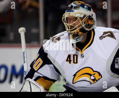 Jan 19, 2010 - Anaheim, Californie, USA - Sabres de Buffalo le gardien Patrick Lalime est photographié au cours d'un match de hockey contre les Ducks d'Anaheim au Honda Center. (Crédit Image : © Mark Samala/ZUMA Press) Banque D'Images