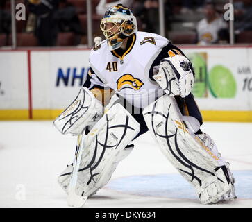 Jan 19, 2010 - Anaheim, Californie, USA - Sabres de Buffalo le gardien Patrick Lalime est photographié au cours d'un match de hockey contre les Ducks d'Anaheim au Honda Center. (Crédit Image : © Mark Samala/ZUMA Press) Banque D'Images