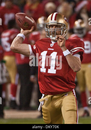 Dec 14, 2009 - San Francisco, Californie, États-Unis - San Francisco 49ers vs Arizona Cardinals à Candlestick Park Lundi, 14 décembre 2009. San Francisco 49ers quarterback Alex Smith # 11 faire passer. (Crédit Image : © Al/ZUMApress.com) Golub Banque D'Images