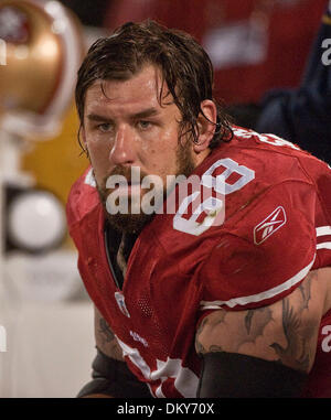 Dec 14, 2009 - San Francisco, Californie, États-Unis - San Francisco 49ers vs Arizona Cardinals à Candlestick Park Lundi, 14 décembre 2009. San Francisco 49ers guard Adam Snyder # 68. (Crédit Image : © Al/ZUMApress.com) Golub Banque D'Images