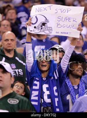 24 janvier 2010 - Indianapolis, Indiana, USA - des spectateurs gavés sur le voyage au Super Bowl que les Colts Indianpolis défait les New York Jets dans l'AFC Championship 30-17 le dimanche 24 janvier 2010 à Indianapolis,IN. Photo par Mark Cornelison | Personnel. (Crédit Image : © Lexington Herald-Leader/ZUMApress.com) Banque D'Images